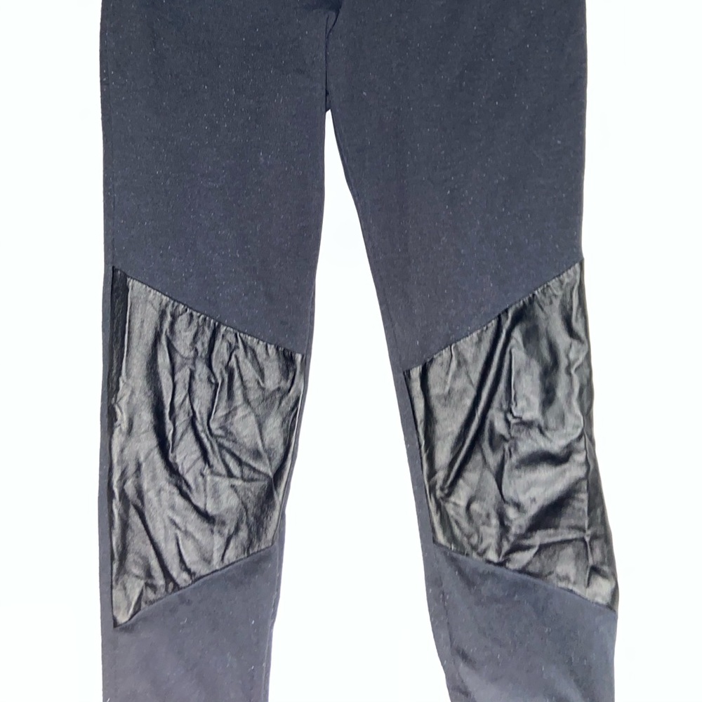 Kendall & Kyle leggings with fake leather on knees